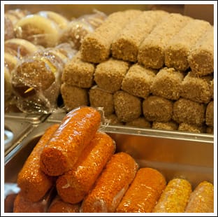 Kroketten vor dem Frittieren in einer niederländischen Snackbar