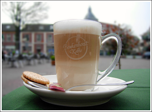 Niederländischer Milchkaffee – koffie verkeerd