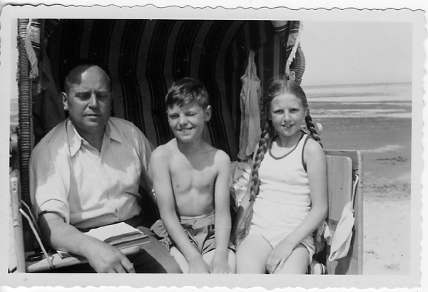 Strandkorb auf Sylt, 1936