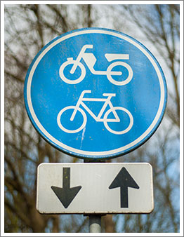 Kombinierter Fahrrad-/Mofaweg