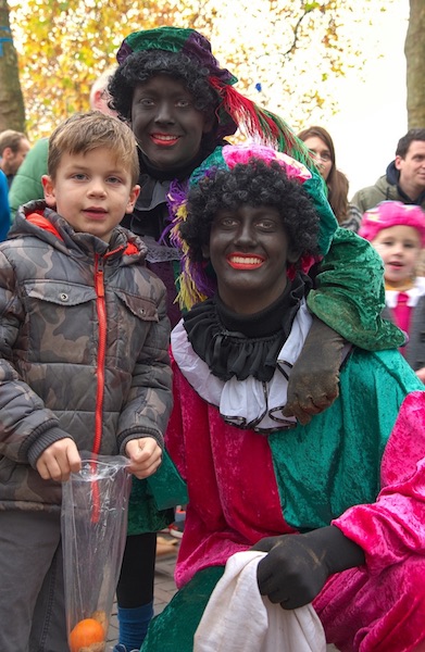 Niederländisches Kind mit Zwarte Pieten